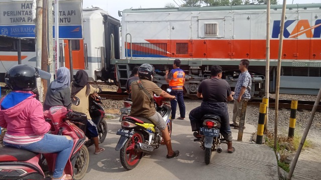 Palang Pintu Perlintasan Kereta Api Di Wilayah Tirto Rusak BIDIK NASIONAL