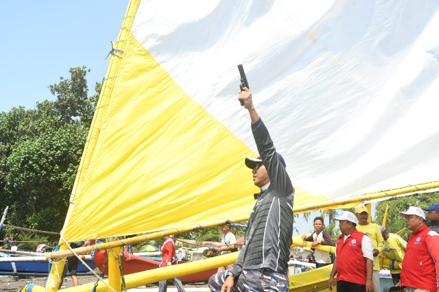 Danlanal Banyuwangi Buka Lomba Perahu Layar Festival Ketapang 2023