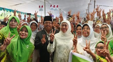 Khofifah Peringati Hari Santri Nasional dengan PAC Muslimat NU Taman Sidoarjo.