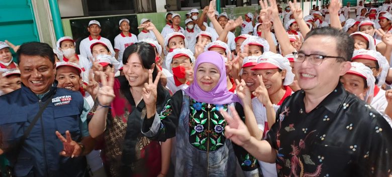 Ratusan Karyawan AIM Biscuits Sidoarjo Kompak Dukung Khofifah - Emil 2 Periode.