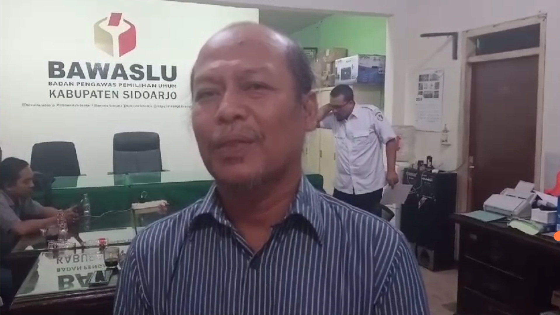 Agung Nugraha, Ketua Bawaslu Sidoarjo, saat wawancara.