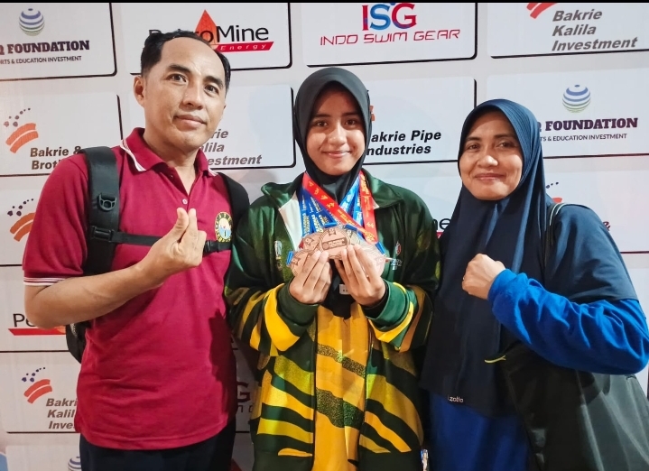 Ajeng Perenang Asal Sumenep Meraih 3 Perak dan 3 Perunggu di Kejurnas ...